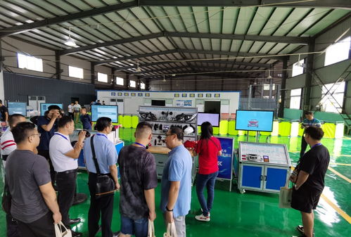 經(jīng)銷商伙伴實(shí)地參觀和緒科技智能網(wǎng)聯(lián) 新能源汽車研發(fā)設(shè)備并交流